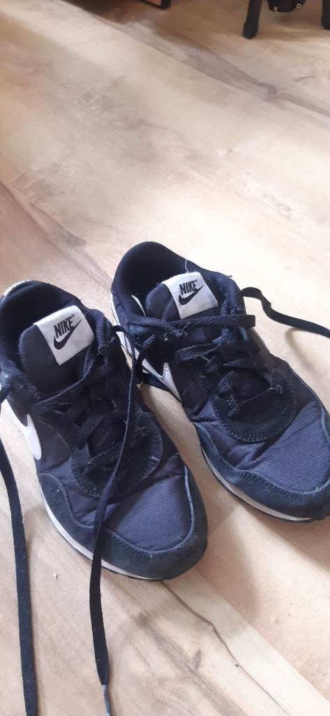 Free trainers size 3