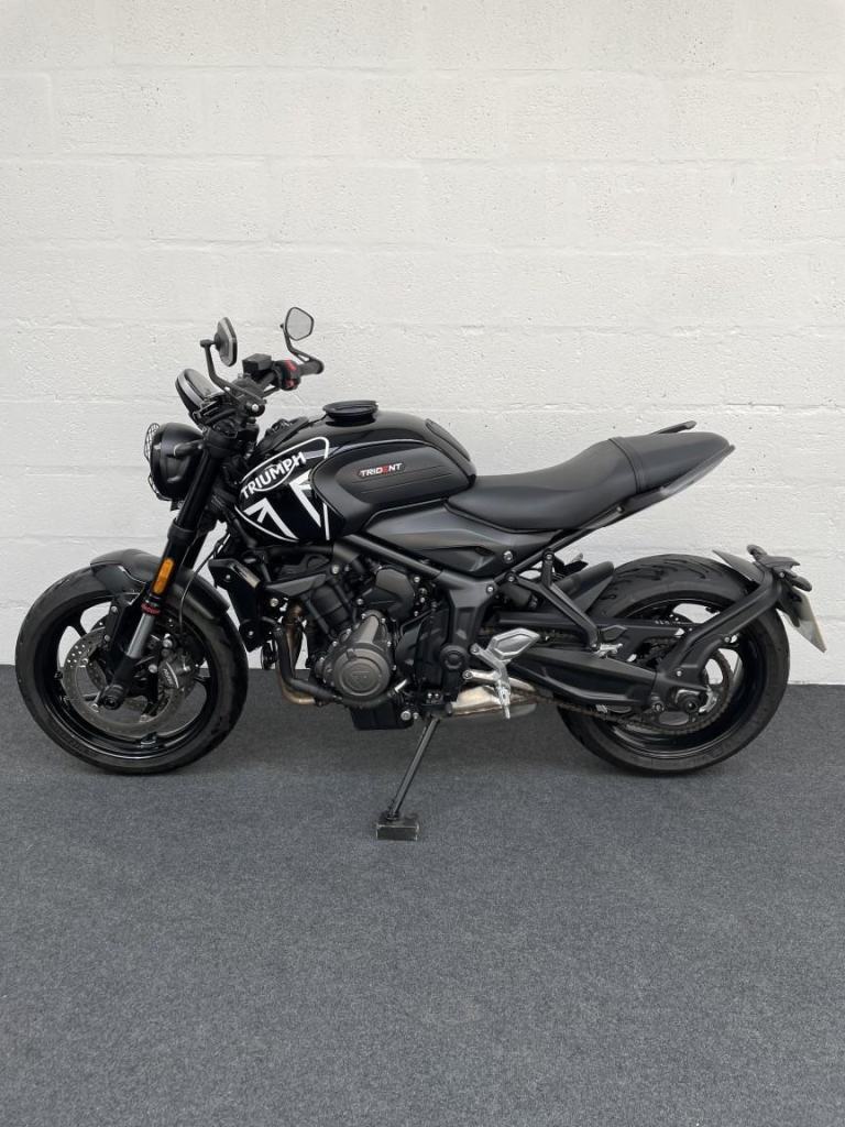 TRIUMPH TRIDENT 660  Petrol Manual in Black