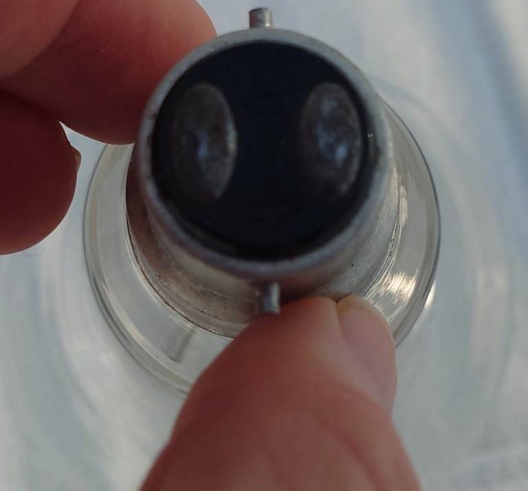 20x bayonet (BC, b22d) light bulbs, 
