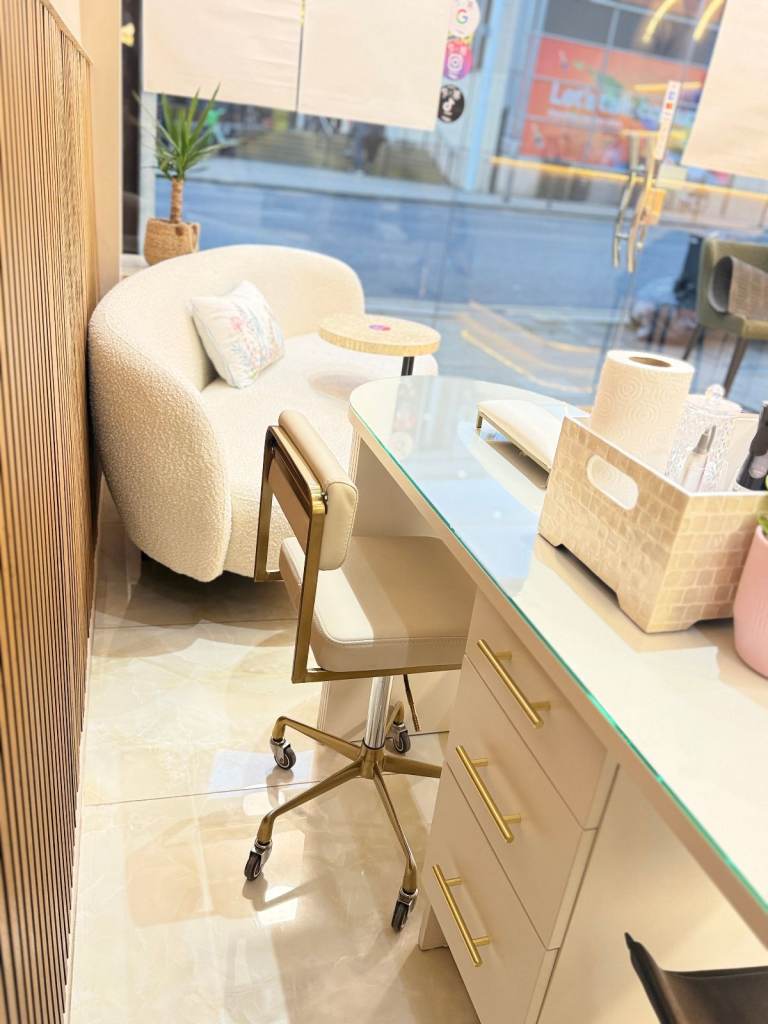 Nail Space for Rent