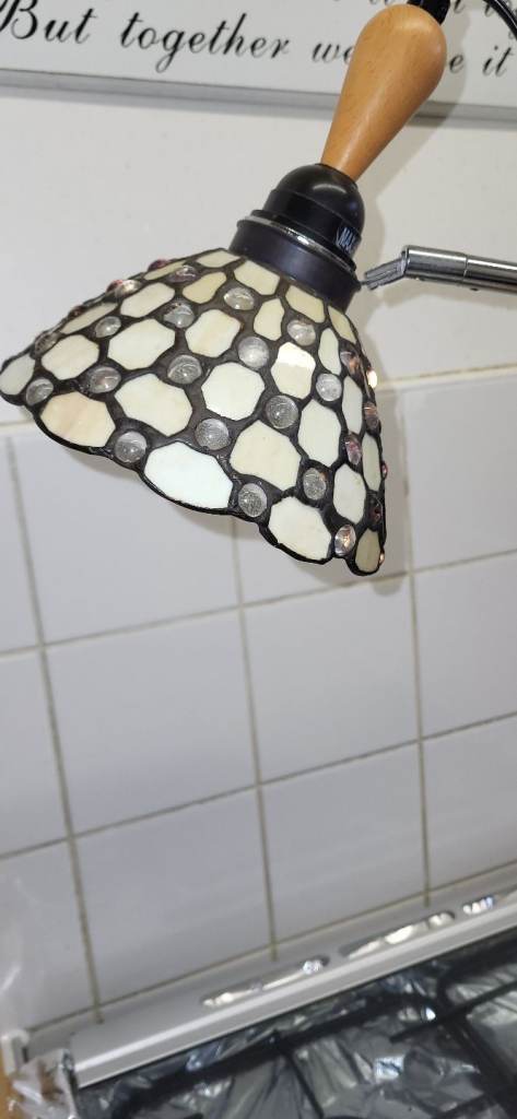 Adjustable table lamp with tiffany shade