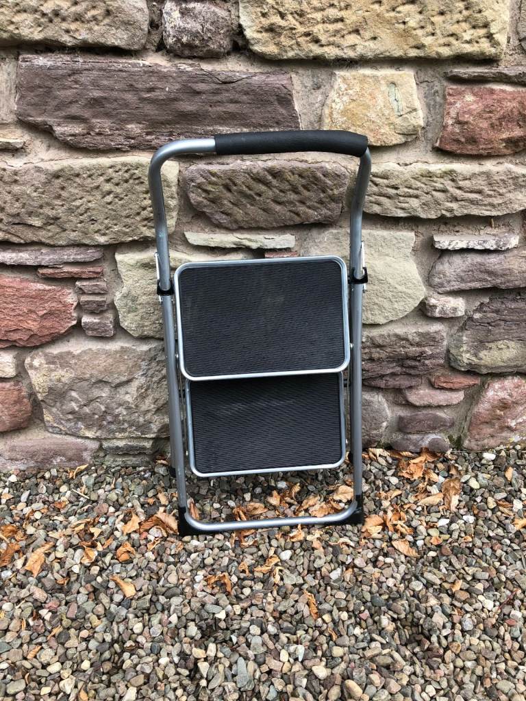 2 Step Stepladder, good condition, (O)