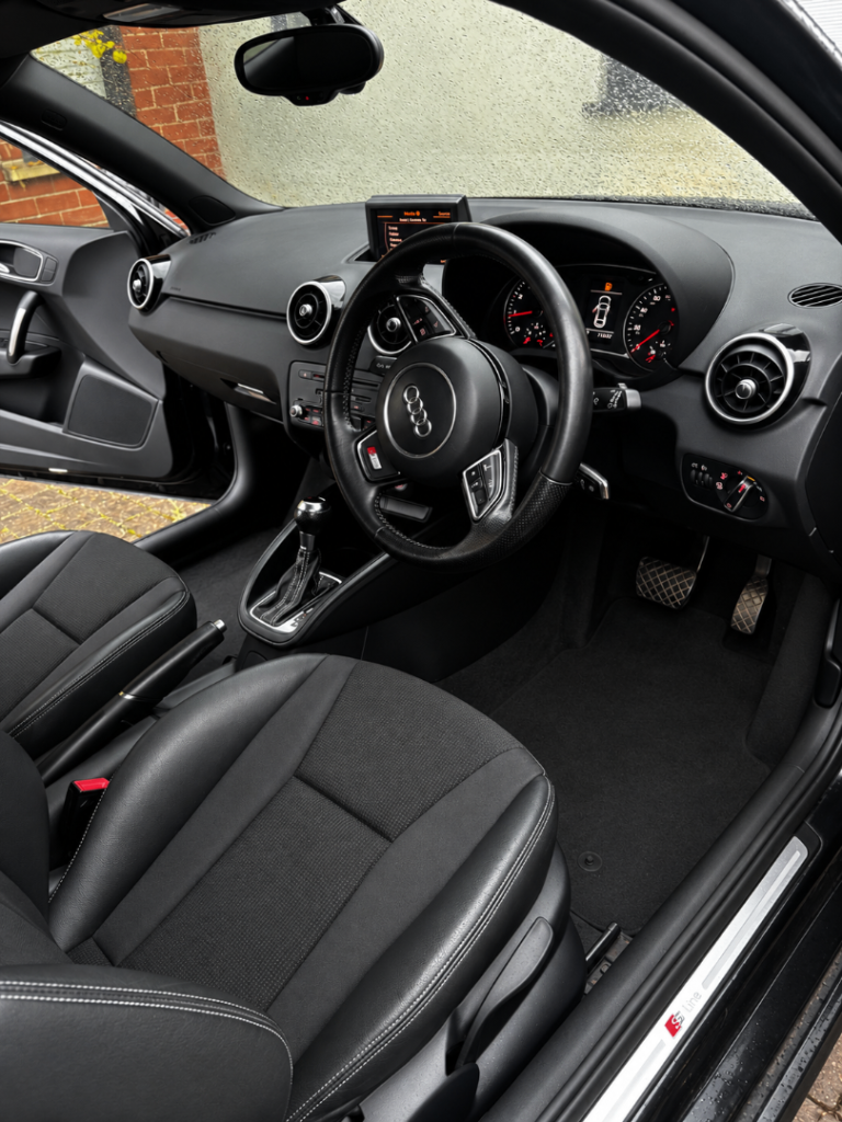 Audi, A1, Hatchback, 2011, Semi-Auto, 1390 (cc), 3 doors