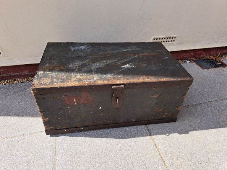 VINTAGE WOODEN STORAGE TOOL CARPENTERS BOX/CHEST