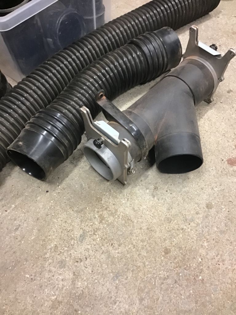 Extraction pipes and fittings for workshop vacuum