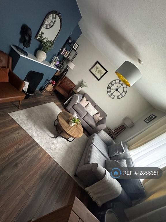 1 bedroom in Mulbery Grove, Swindon, SN2 (#2856351)