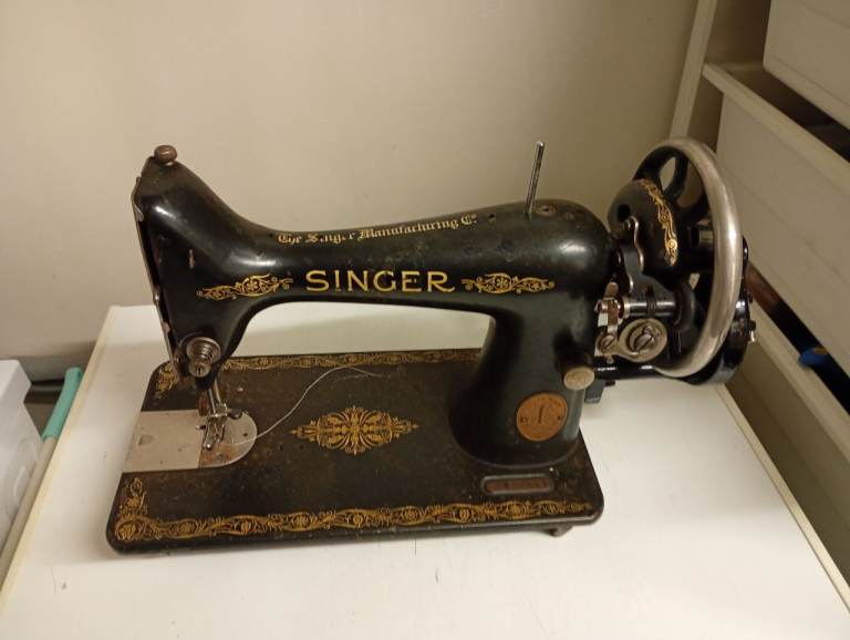 Antique 1922 singer sewing machine £140