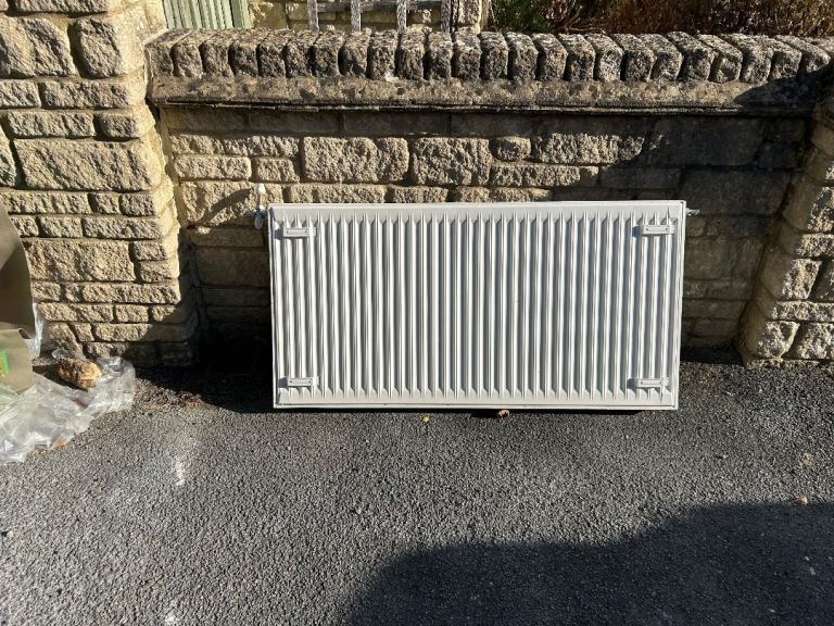 White Radiator – Good Condition