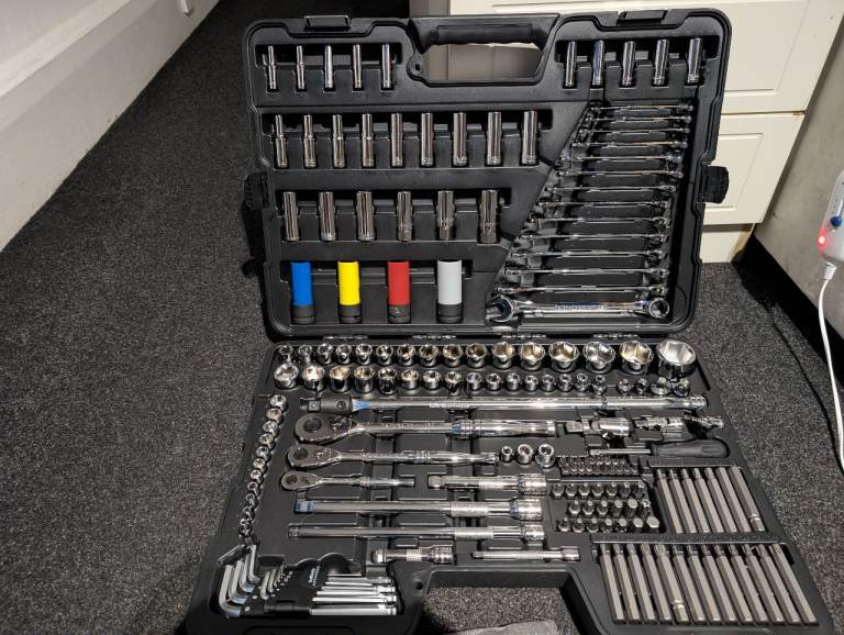 Halfords advanced 175pcs socket set