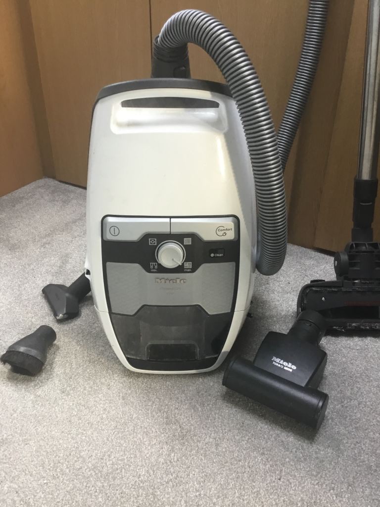 Vacuum cleaner 