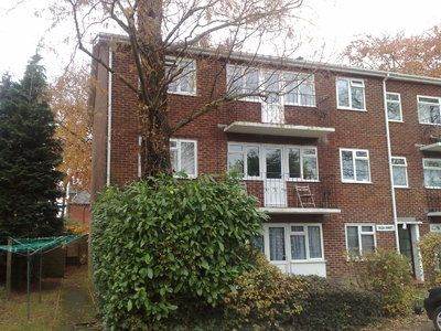 One Bedroom 2nd Floor Flat convenient location for City centre & universities