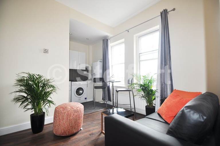 2 bedroom flat in Elthorne Court, Elthorne Road, London, N19