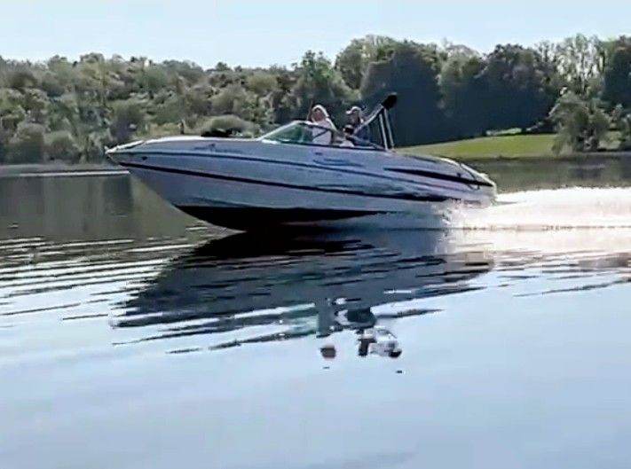 Maxum 2400sc3 cuddy cabin sports cruiser speedboat