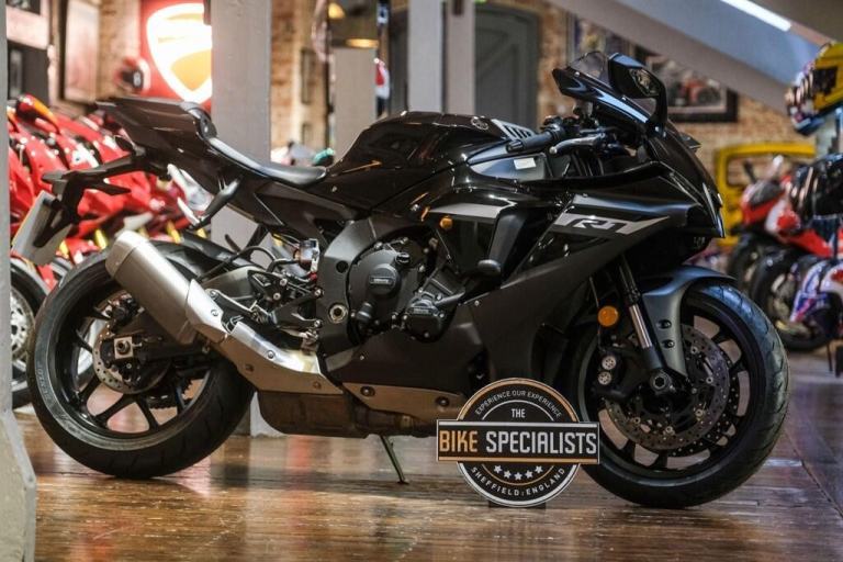 Yamaha R1 *Yamaha YZF R1 - Stunning Example*