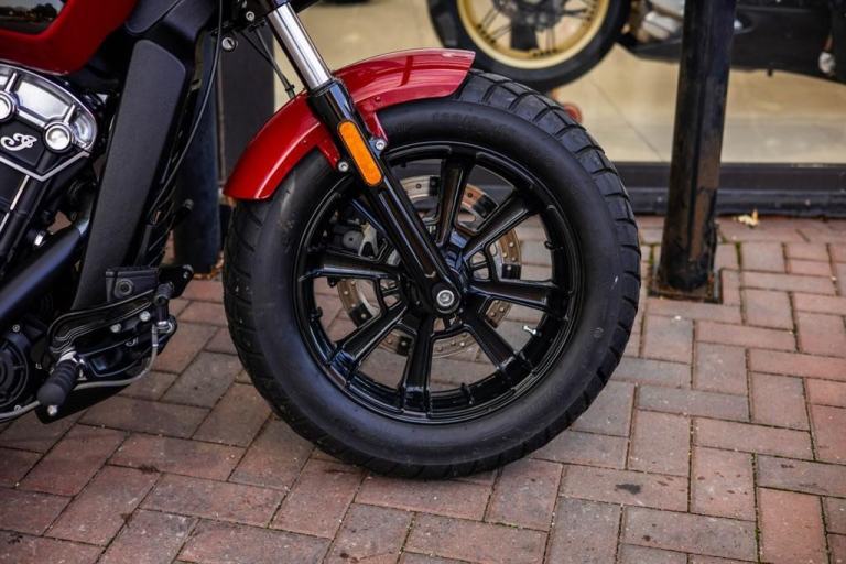 Indian Scout BOBBER ! LOW MILES ! EXTRAS ! STUNNING