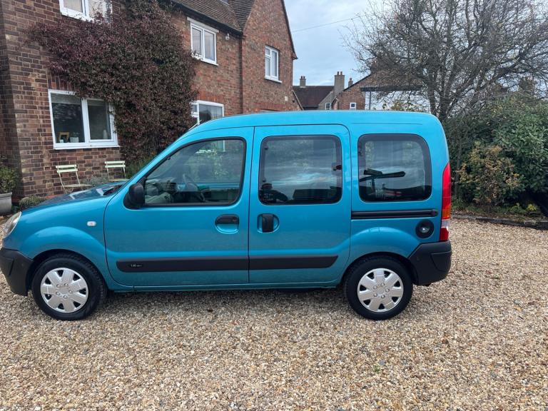 Renault kangoo. Disabled vehicle automatic wheelchair ramp Wav fiat doblo