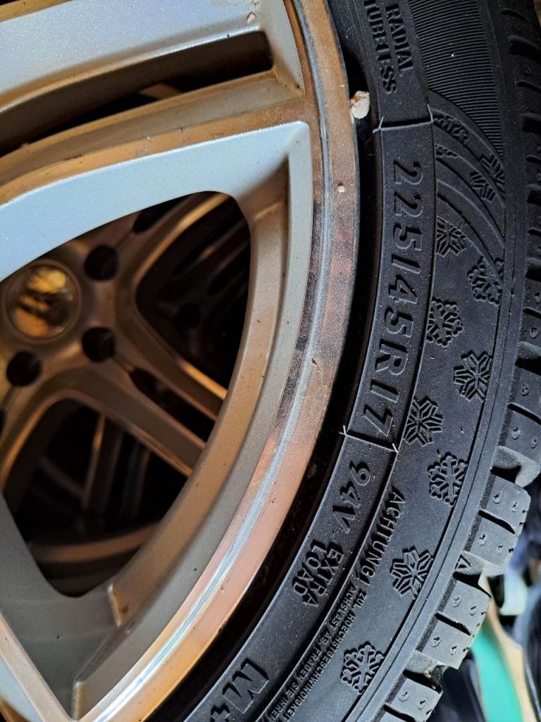 Alloys with winter tyres 