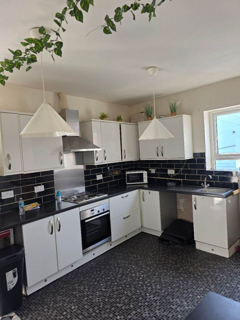 Spacious 2-Bedroom Flat Above Shop | Staniforth Road, Darnall, S9