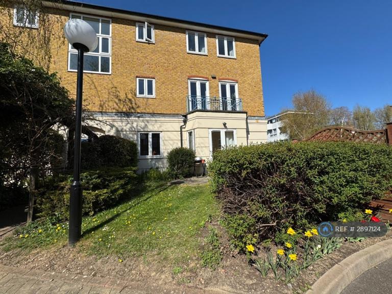 2 bedroom flat in Shoreditch, London, E2 (2 bed) (#2897124)