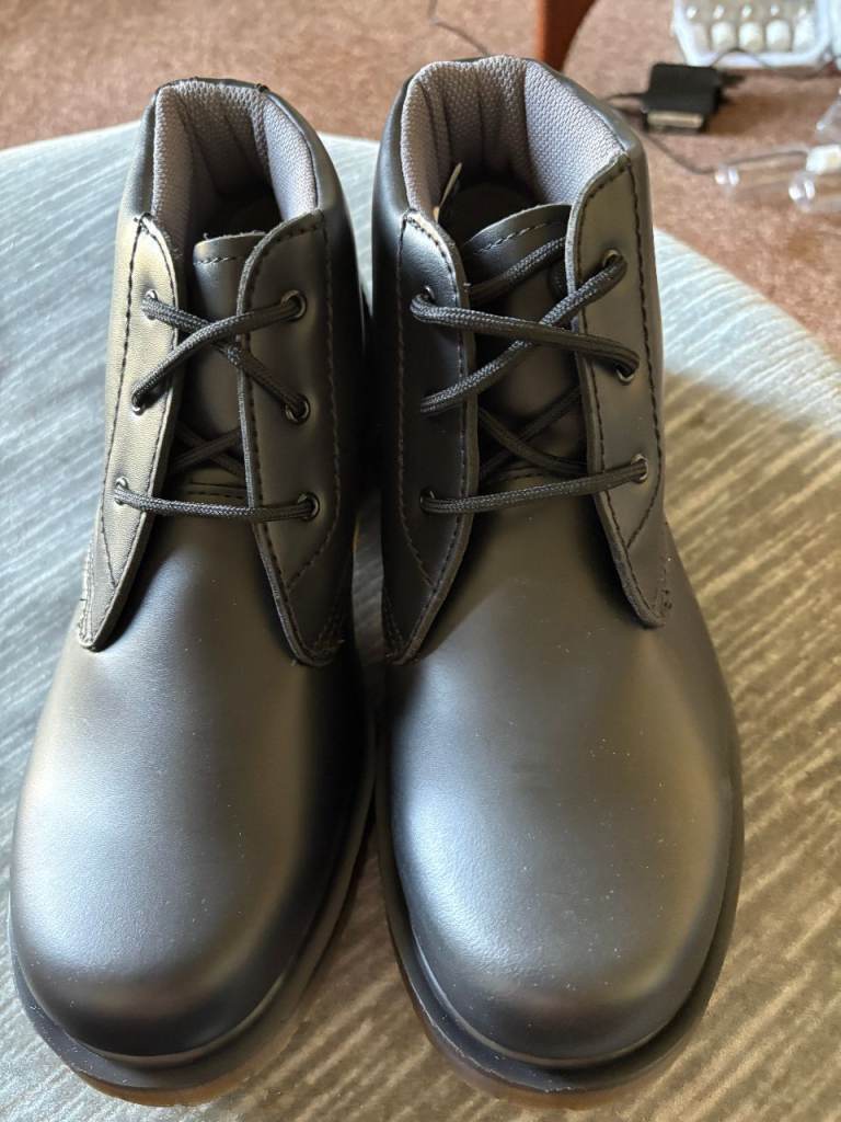 Doc martens man or ladies  work boots uk 7.5   7 and a half  NEW in box not steel toe £45