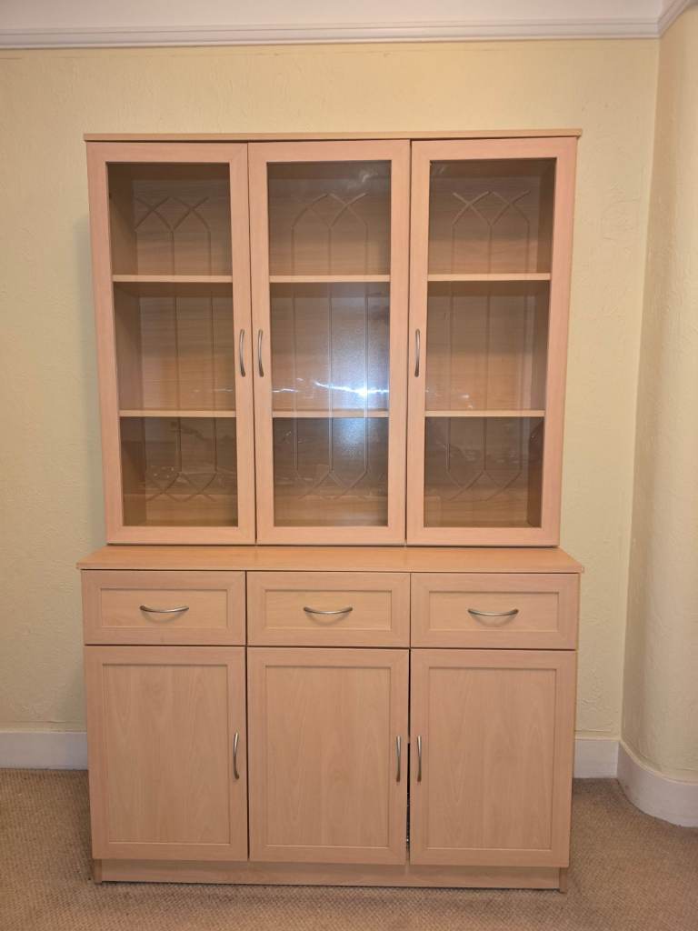 Wall cabinet with display unit.