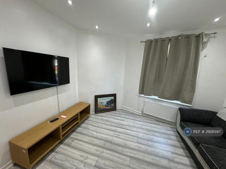 1 bedroom in Lowton Avenue, Manchester, M9 (#2926597)