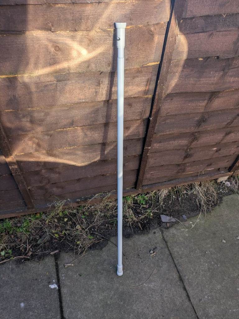 Extensible shower curtain pole 