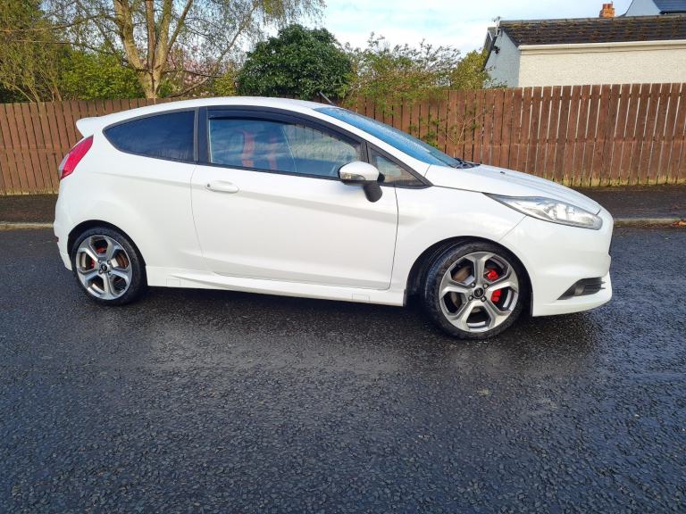 Absolutely Outstanding ST 2013 Ford Fiesta St-2 Turbo Huge Spec Fabulous Sports Recaro Racing Seats