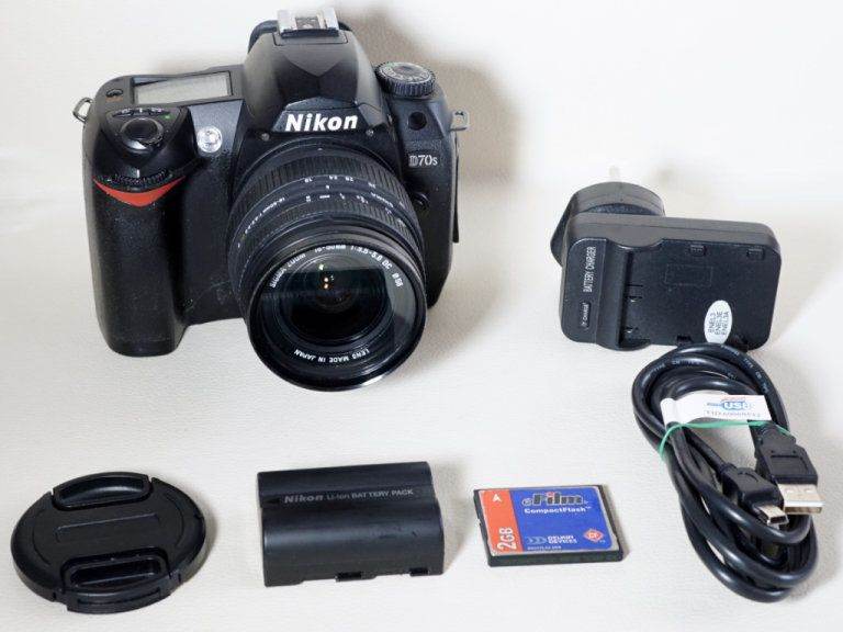  Nikon D70S DSLR Camera + 18-50mm Lens, + 2GB Memory card