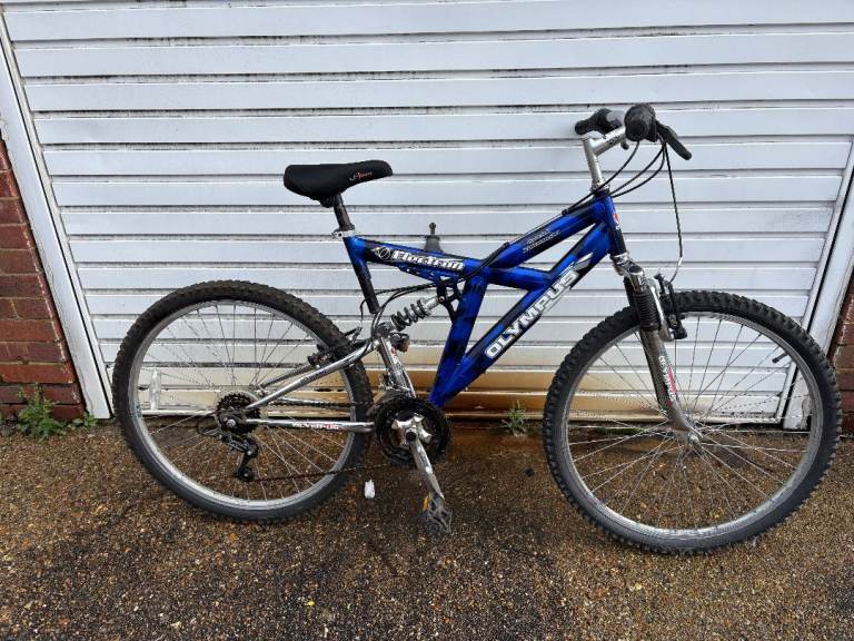 MAN OR LADIES BIKE dual  suspenshion 26 inch wheels 7x3 gears 20 inch frame serviced  £70