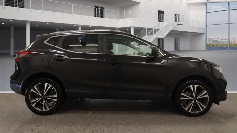 2017 Nissan Qashqai 1.6 DiG-T N-Connecta 5dr + PANROOF / NAV / CAMERA / ULEZ ++ HATCHBACK Petrol ...
