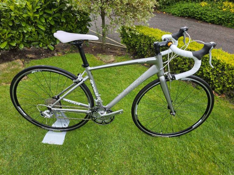Giant Liv Avail 4 Road Bike – Shimano Sora 2300 Groupset