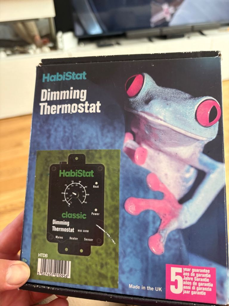 Dimming thermostat 