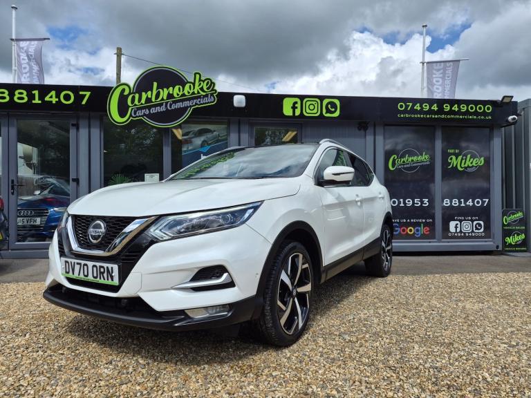 NISSAN QASHQAI 1.3 DiG-T Tekna 43,959 MILES - VERY HIGH SPEC - MAJOR SERVICE
