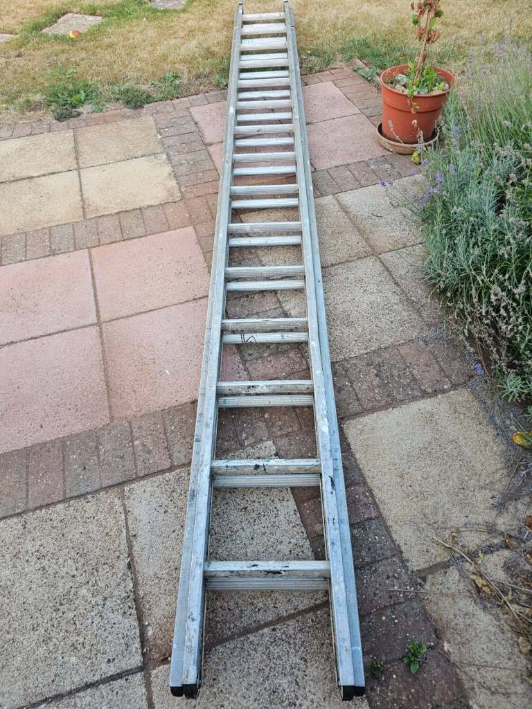 Aluminium Extension Ladder – Fair Condition