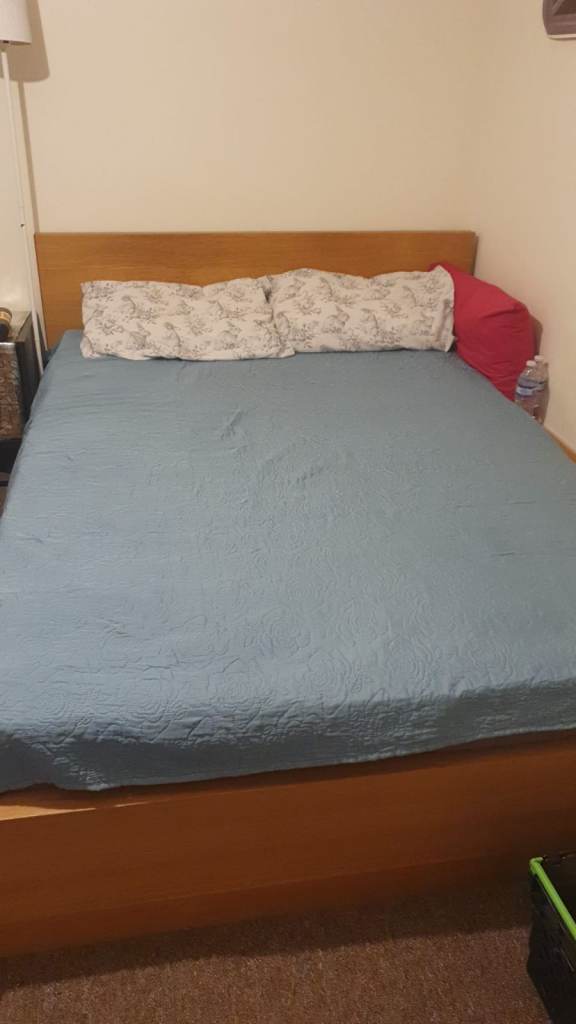 House clearance: beds, mattresses, sofas, chairs, drying machine, etc