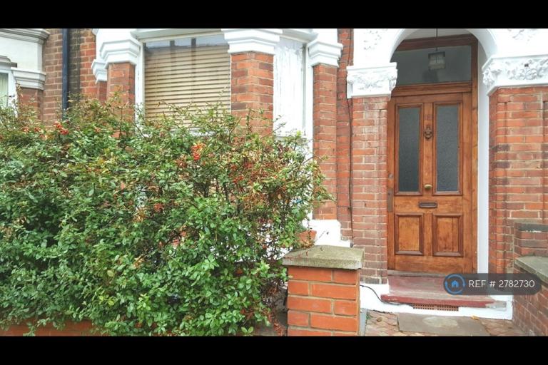 1 bedroom in Valmar Road, London, SE5 (#2782730)