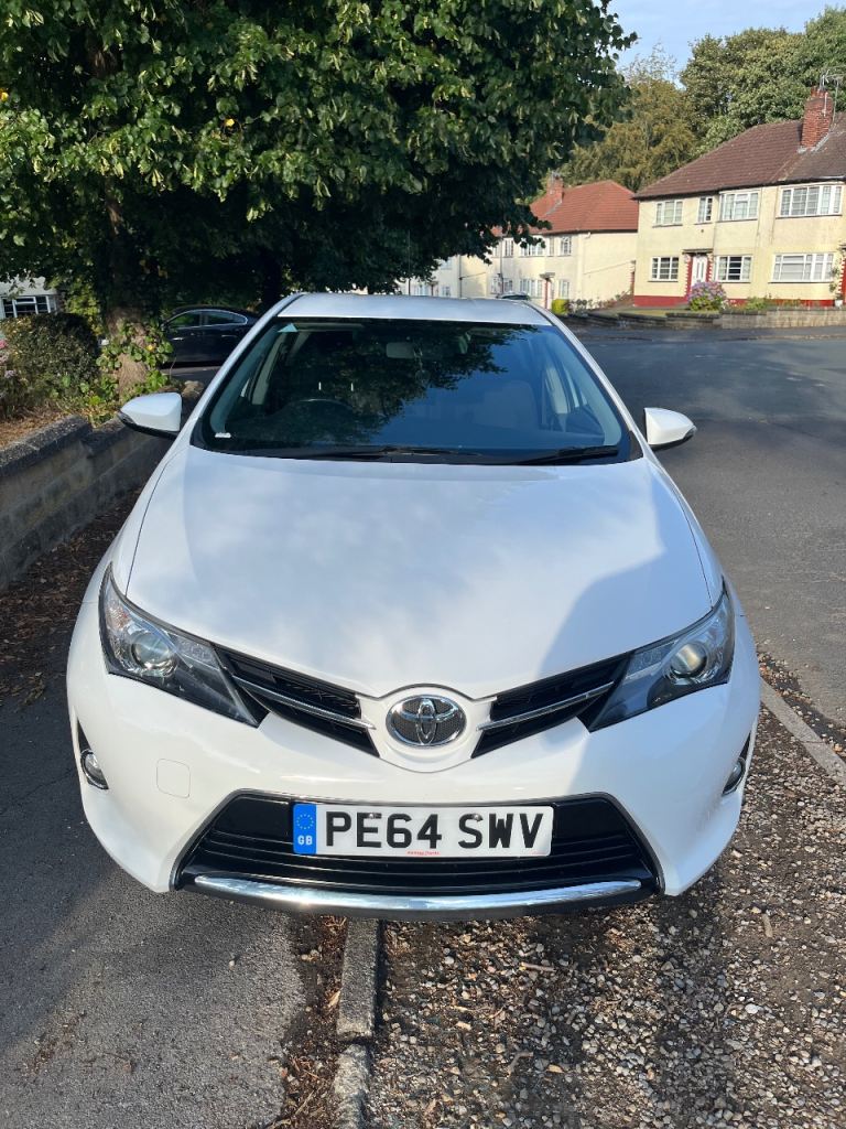 Toyota Auris Hatchback 2014 Manual 1.6L, 5 doors