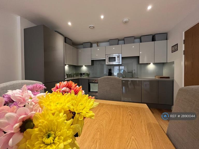 2 bedroom flat in Gaol Ferry Steps, Bristol, BS1 (2 bed) (#2890044)