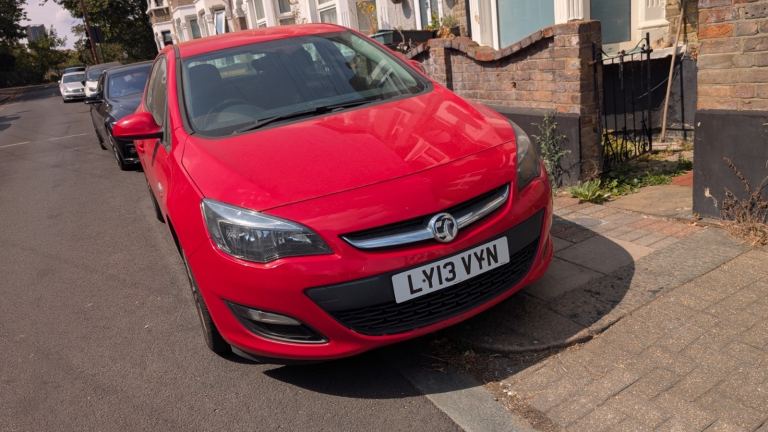 2013 Vauxhall Astra J 1.4 Petrol – Excellent Condition