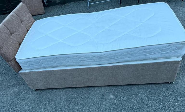 Single bed with mattress and Headboard | Can Deliver nearby 