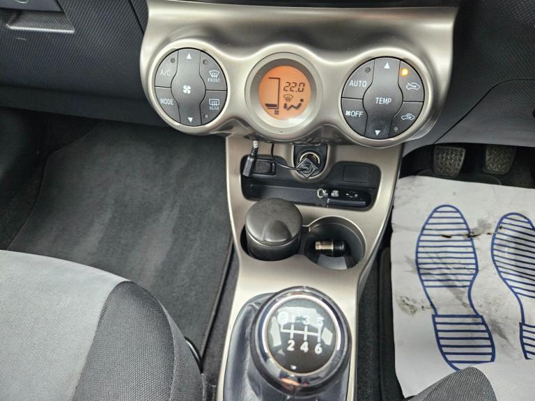 2011 Toyota Urbancruiser 1.4 D-4D 5dr 4WD LOW MILEAGE 64.000 Miles HATCHBACK Diesel Manual