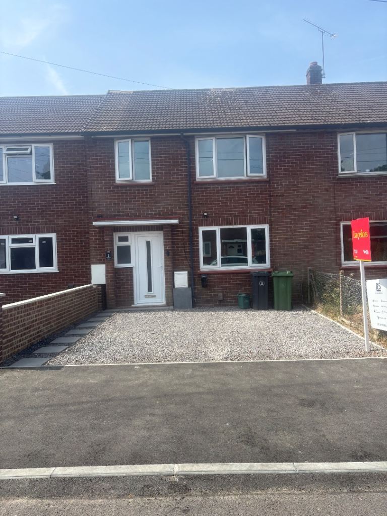 Exceptional Fully Refurbished, Extended & Modernised 3/4 Bedroom Home – Camberley
