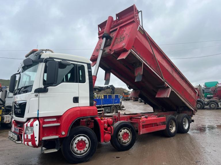 MAN/ ERF TGS 32-420 8X4 TIPPER , AUTO, WEIGHER, BARN DOORS 