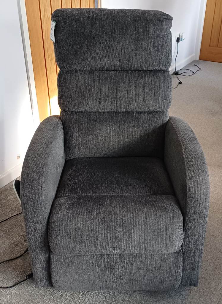 CareCo MaxiComfort Cloud Riser Recliner Chair