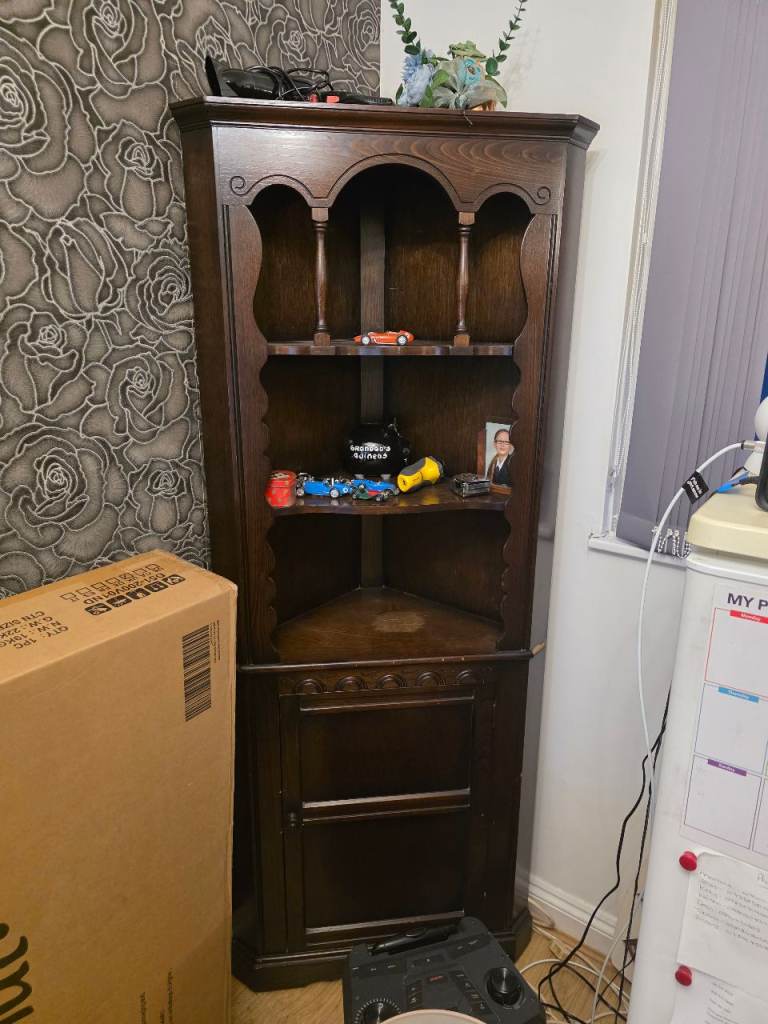 FREE wooden dress unit very good condtion 