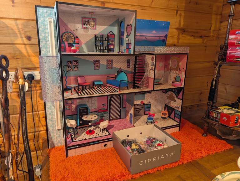 image for LOL dolls house and accessories 