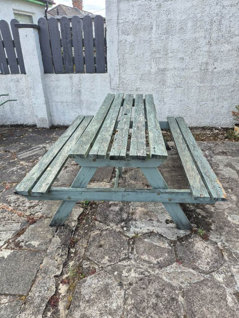 **FREE** Wooden Picnic Table