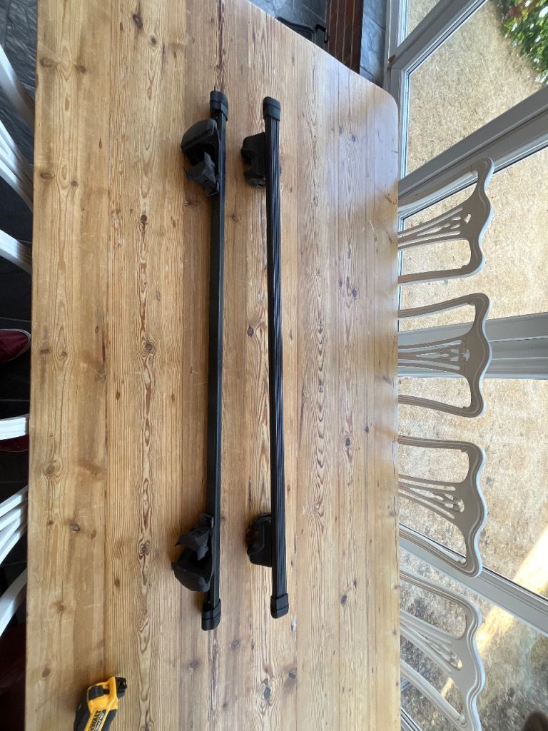 Thule adjustable roof bars rack