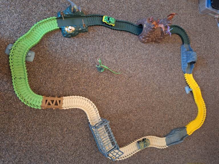 Dinosaur Flexi Track Playset